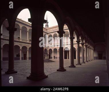 Terrasse. Autor: COVARRUBIAS ALONSO. Lage: ALCAZAR/Museo del Ejercito - EDIFICIO. Toledo. Spanien. Stockfoto