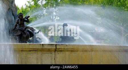 Brunnen "la rotonde" in der Stadt aix en provence -frankreich Stockfoto