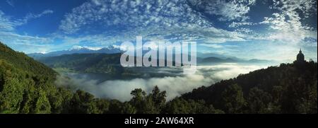 Blick auf die Annapurna Range von Pokhara, Nepal Stockfoto