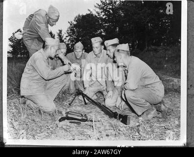 Ausbildung niederländischer Marineinfanteristen in Camp Lejeune (North Carolina, USA) Datum: 1945 Ort: Camp Lejeune, North Carolina, Vereinigte Staaten von Amerika Schlüsselwörter: Marines , Soldaten Stockfoto