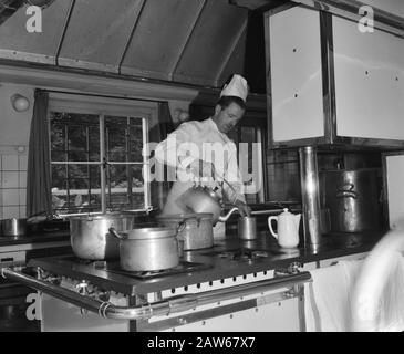 Palast Soestdijk Innenräume und Personal Datum: 7. Juni 1946 Schlüsselwörter: Innenräume, EINRICHTUNG DES PERSONALS Name: Schloss Soestdijk Stockfoto