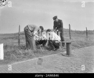 Rekordflug Gloster Meteor über Ameland Anmerkung: Feldtelefon wird angewendet Datum: 28. August 1949 Standort: Ameland, Friesland Schlüsselwörter: Luftfahrt, Messungen, Aufzeichnungen, Flugzeug Stockfoto