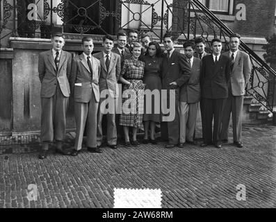 Eröffnung der Schule für Sekundärbekleidung Keizersgracht von Minister Rutten Datum: 21. September 1951 Schlagwörter: Eröffnungsperson Name: Weiterführende Schule für Bekleidung, Minister Rutten Stockfoto