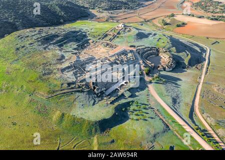 Luftaufnahme von Segobriga, der alten römischen und der Stadt Visigoth mit Tempel- und Amphitheaterruinen in der Provinz Cuenca in Zentralspanien Stockfoto