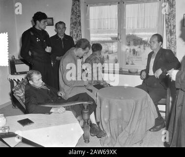 Polnischer Trawler bei Egmond an der Küste. Section Crew Datum: 3. September 1952 Ort: Egmond Keywords: Crew Stockfoto