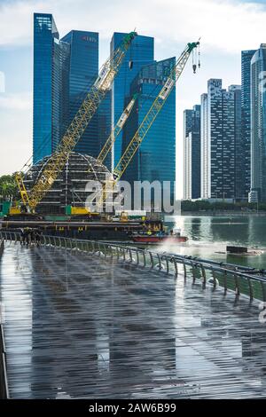 Singapur, April 2019. Die CBD-Gebäude, die von den Marina Bay Sands aus gesehen werden. Central Area, auch City Area genannt, und informell City, ist der Cit Stockfoto
