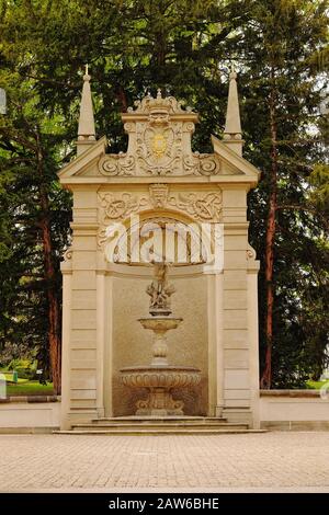 Prager Detail, Královská zahrada, Brunnen im königlichen Garten und Gelände des Sommerpalastes von Königin Anne, Hradčany, Prag Stockfoto