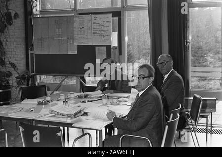 Ländliche Aktionszentrum Branchenverbände NVV, NKV, CNV Driebergen Datum: 28. Februar 1973 Standort: Driebergen Schlüsselwörter: Branchenverbände, Aktionszentren Institutionenname: CNV, NKV, NVV Stockfoto