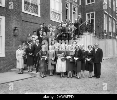 Königin Juliana empfängt Mitglieder des UNICEF-Kongresses mit Prinzessin Beatrix Datum: 7. Mai 1958 Ort: Den Haag, Südholland Schlüsselwörter: Internationale Organisationen, Königinnen, Königtum, Prinzessinnen Personenname: Beatrix, Prinzessin Juliana (Königin Niederlande), Juliana, Königin Stockfoto