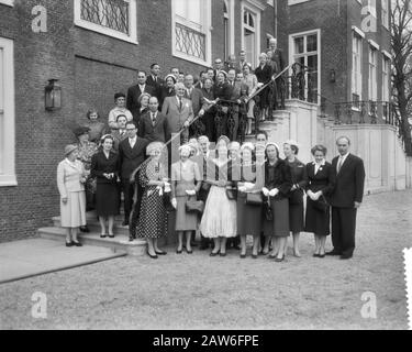 Königin Juliana empfängt Mitglieder des UNICEF-Kongresses mit Prinzessin Beatrix Datum: 7. Mai 1958 Ort: Den Haag, Südholland Schlüsselwörter: Internationale Organisationen, Königinnen, Königtum, Prinzessinnen Personenname: Beatrix, Prinzessin Juliana (Königin Niederlande), Juliana, Königin Stockfoto