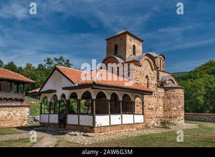 Kirche des heiligen Johannes, der Theologe im Kloster Poganovo, 14. Jahrhundert, im Stil der Griechen, Serbisch-orthodoxen, in der Jerma-Schlucht bei Dimitrovgrad, Serbien Stockfoto