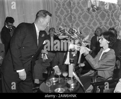 Millie Perkins besucht den Geheim-Anhang zur Prinsengracht Empfang im Amstel Hotel in Anwesenheit von Millie Perkins Datum: 28. Mai 1959 Ort: Amsterdam Schlagwörter: Schauspieler, Filmstars Personenname: Perkins, Millie: Rossem, Wim van/Anefo Urheberrechtsinhaber: National Archives Materialtyp: Negative (schwarz/weiß) Archivinventarnummer: Siehe Zugriff 2.24.01.04 Stockfoto