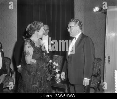 Holland Festival 1959 Eröffnung des Holland Festivals in den Haag in Anwesenheit von Königin Juliana Datum: 15. Juni 1959 Ort: Den Haag, South Holland Schlüsselwörter: Queens Person Name: Juliana (Königin Niederlande) Stockfoto