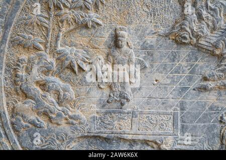 Shenzhen, China, April 2019. Die Schnitzkunst an der Wand in Gankeng Hakka. Die Stadt Gankeng Hakka schafft Kulturtourismus, Pastoralfreizeit und Ökologica Stockfoto