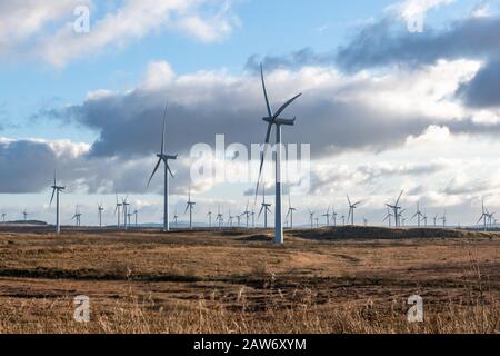 Die von Scottish Power betriebenen Whitelee Windfarm Turbines auf dem größten Windpark des Vereinigten Königreichs in East Renfrewshire bei Glasgow, Schottland, Stockfoto