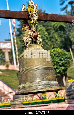 Bodh Gaya, Jharkhand, Indien 31-12-2019 10.10 Uhr buddhistische Glocke Stockfoto