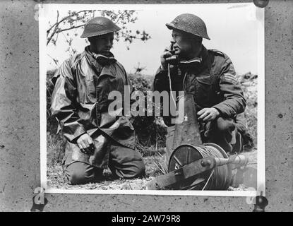 Royal Dutch Princess Irene Brigade in der Ausbildung. Verbindungskräfte am Arbeitsplatz Datum: Juni 1944 Standort: Großbritannien Schlagwörter: Armee, Soldaten, Ausbildung, WWII Institution Name: Prinzessin Irene Brigade Stockfoto