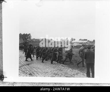 Royal Dutch Princess Irene Brigade in Belgien [deutsche Kriegsgefangene der Bäckerei bei Beringen entlassen]. Datum: 9. September 1944 Ort: Belgien, Beringen Schlüsselwörter: Invasions, gefangen, Armee, Soldaten, WWII-Institution Name: Prinzessin Irene Brigade Stockfoto