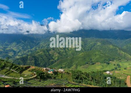 Landschaft der ländlichen Bergdörfer in Vietnam. Hintergrund der Natur Stockfoto