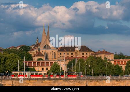 Prag, Tschechien - 22. Mai 2018: Emauzy, Emmauskirche und Kloster in Prag. Historische Architektur Stockfoto