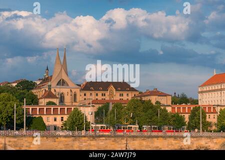 Emauzy, Emmauskirche und Kloster in Prag. Wahrzeichen der europäischen Hauptstädte. Tschechische Republik Stockfoto