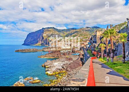 Beeindruckende Bergwelt Cabo Girao - Ansicht von der Stadt Camara de Lobos Stockfoto