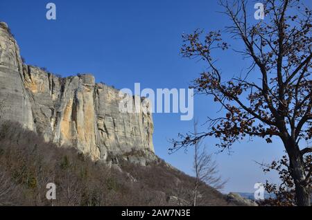 Teil der Felswand von Pietra di Bismantova Stockfoto