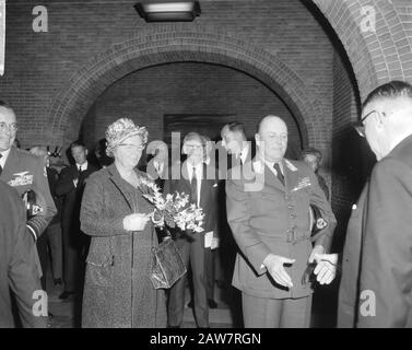 Der norwegische König Olav, der Eindhoven Königin Juliana und König Olav besucht Datum: 10. September 1964 Ort: Eindhoven, Noord-Brandant Schlüsselwörter: Besuch, Königinnen Personenname: Juliana, Königin Olav, König von Norwegen Stockfoto