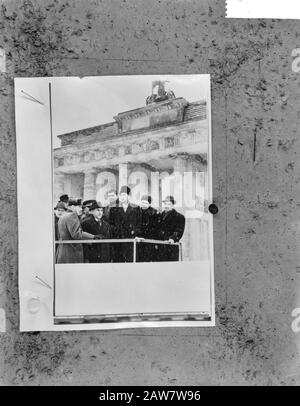 Ministerpräsident Kosygin in Berlin, hier am Brandenburger Tor Datum: 2. März 1965 Ort: Berlin Personenname: Brandenburger Tor Stockfoto