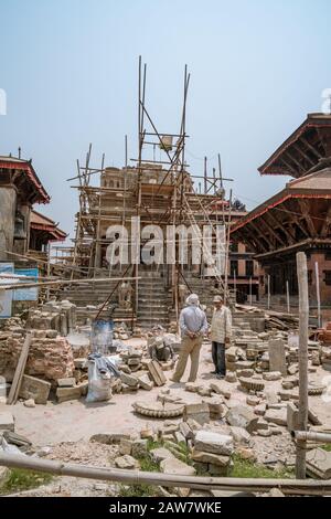 Vatsala Devi Temple am Durbar Square in Bhaktapur, der nach dem Erdbeben 2015 wiederhergestellt wird.Nepal Stockfoto