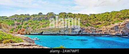 Strand / Bucht Calo d'Es Moro Panorama, Mallorca Stockfoto