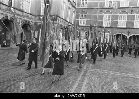 Die Heilsarmee demonstriert im Zusammenhang mit Courtyard die Position der Dept-Bewährung-Heilsarmee angesichts der bevorstehenden Reorganisation der Bewährung. Datum: 31. Januar 1984 Ort: Den Haag, Südholland Schlüsselwörter: Demonstrationen Institution Name: Heilsarmee Stockfoto