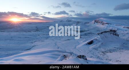 Winteraufgang über Trotternish Ridge, Insel Skye Stockfoto