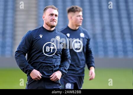 Edinburgh, Großbritannien. Februar 2020. Edinburgh, BT Murrayfield Stadium, Großbritannien. G6N2019 - Runde Zwei - Schottland gegen England Caption: Scotland Team Capains laufen auf BT Murrayfield am Freitag, 07. Februar 2020 Stuart Hogg KAPITÄN [15] [Full-back] ***** (Schottland) (Credit: Rob Gray/Alamy Live News Stockfoto