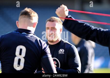 Edinburgh, Großbritannien. Februar 2020. Edinburgh, BT Murrayfield Stadium, Großbritannien. G6N2019 - Runde Zwei - Schottland gegen England Caption: Scotland Team Capains laufen auf BT Murrayfield am Freitag, 07. Februar 2020 Stuart Hogg KAPITÄN [15] [Full-back] ***** (Schottland) (Credit: Rob Gray/Alamy Live News Stockfoto