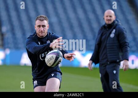 Edinburgh, Großbritannien. Februar 2020. Edinburgh, BT Murrayfield Stadium, Großbritannien. G6N2019 - Runde Zwei - Schottland gegen England Caption: Scotland Team Capains laufen auf BT Murrayfield am Freitag, 07. Februar 2020 Stuart Hogg KAPITÄN [15] [Full-back] ***** (Schottland) (Credit: Rob Gray/Alamy Live News Stockfoto