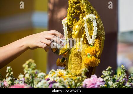 Wassersegensfeier während des Songkran Festivals oder thailändisches Neujahr. Stockfoto