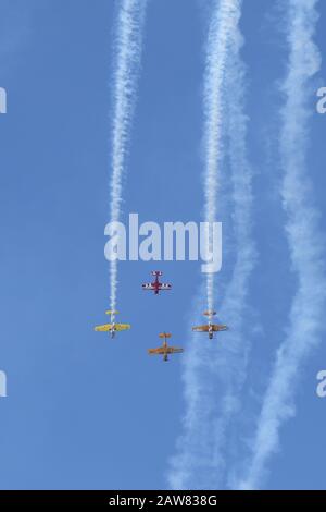 Yak-52-Formation in Bukarest, Rumänien, 15. September 2018 - Crangasi Air Show Stockfoto