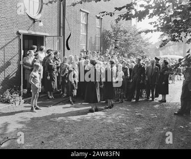 Übung BB [Zivilverteidigung] Arnhem, massiver Lebensmittelvertrieb Datum: 21. September 1955 Ort: Arnhem Schlagwörter: Hilfe, Notfallorganisationen, Übungen Personenname: BB Stockfoto