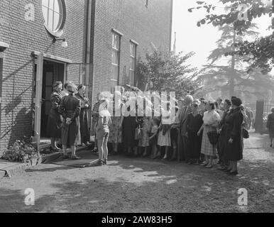 Übung BB [Zivilverteidigung] Arnhem, massiver Lebensmittelvertrieb Datum: 21. September 1955 Ort: Arnhem Schlagwörter: Hilfe, Notfallorganisationen, Übungen Personenname: BB Stockfoto