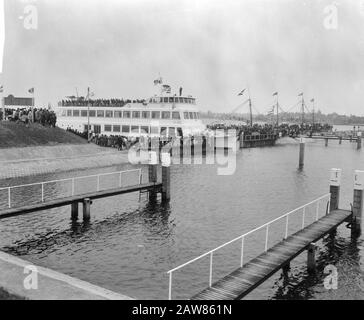 Minister JG Suurhoff eröffnete Ierseke mit dem Boot einen neuen Hafen ist der neue Hafen am Datum: 15. Juli 1965 Standort: Yerseke, Zeeland Schlüsselwörter: Häfen Personenname: Suurhoff, Ko Stockfoto