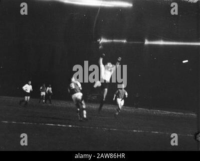 Legia Warschau gegen Feyenoord 0-0 Datum: 1. April 1970 Schlagwörter: Sport, Fußball-Institution Name: Feyenoord Legia Warschau Stockfoto