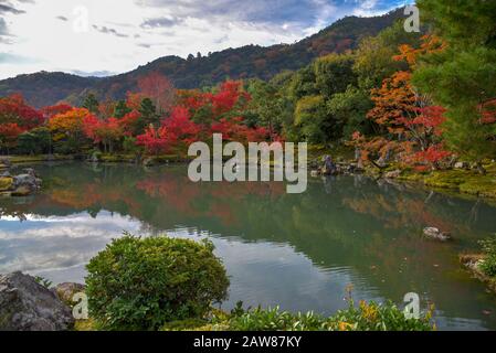 Bogen Teichgarten des Tenryu JI in Kyoto, Japan Stockfoto