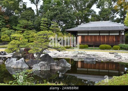 Ninomaru Garden auf dem Gelände der Burg Nijo in Kyoto Stockfoto