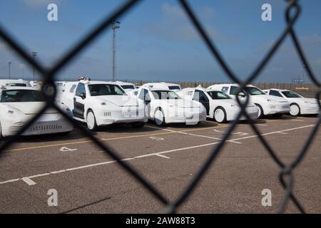 Neue Autos importiert und exportiert aus dem Hafen Stockfoto