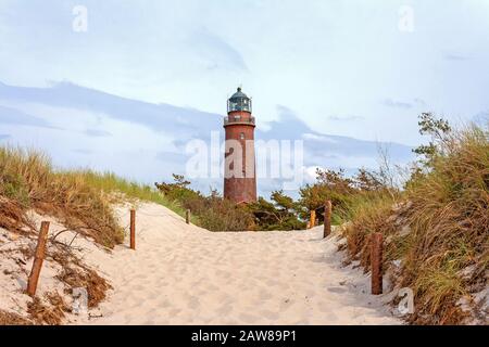 Leuchtturm am Darßer Ort mit Natureum in der Nähe von Prerow, Fischland-Darß-Zingst Stockfoto