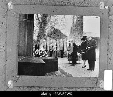 Präsident Heinemann legt Kranz an der Gedenkstätte Niederländisches Theater Amsterdam Datum: 24. November 1969 Schlüsselwörter: Kränze, Denkmäler Personenname: Heidemann, Gustav, Oberrabbiner Soetendorpstraat Stockfoto