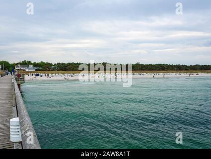 Pier in Prerow, Blick auf den Strand Stockfoto