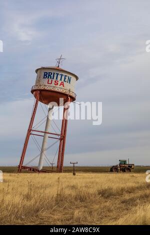 Der "lehnte Tower of Britten", einst eine Funktion zur Vermarktung von LKW-Stopps und jetzt eine Attraktion am Straßenrand, Groom, Texas, USA [keine Freigabe für Immobilien; verfügbar für edi Stockfoto