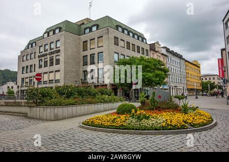 Passau, Deutschland - 29. Juni 2014: Donau-Center, Arzt- und Bürogebäude im Herzen der bayerischen Stadt Stockfoto